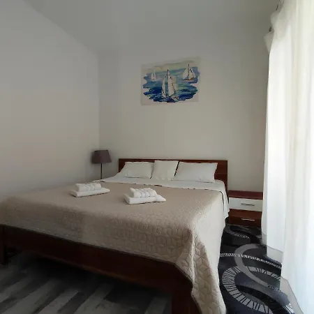 Apartma Sonja 2 * 피란